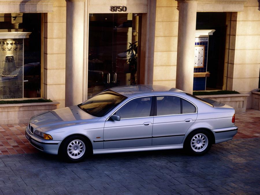  BMW 528i Sedan 1995 года  (фото 3 из 8)